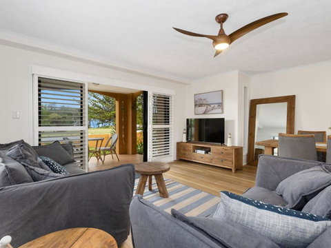 Salty Kisses On Marine Parade - ACT Tourism 2