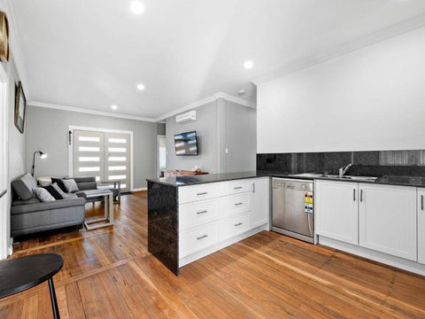 Salty Sea Cottage - ACT Tourism 3