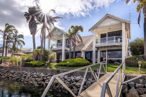 Salty Views - ACT Tourism 0