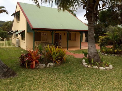 Sand Piper Cottage Rainbow Beach - ACT Tourism 0