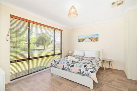 Sandpiper House - Family & Pet Friendly - ACT Tourism 3