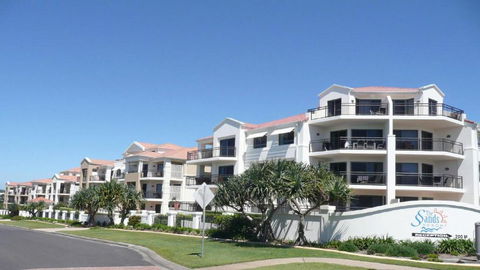 Sands 16, 20 - 22 Pacific Parade - ACT Tourism 0