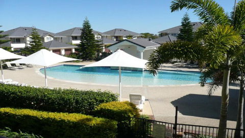 Sands 16, 20 - 22 Pacific Parade - ACT Tourism 1