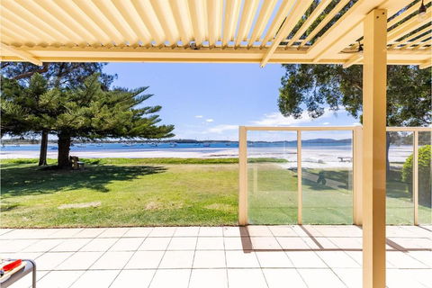 Sandy Beach House Corlette Unit 1 Waterfront WI-FI Aircon - ACT Tourism 1