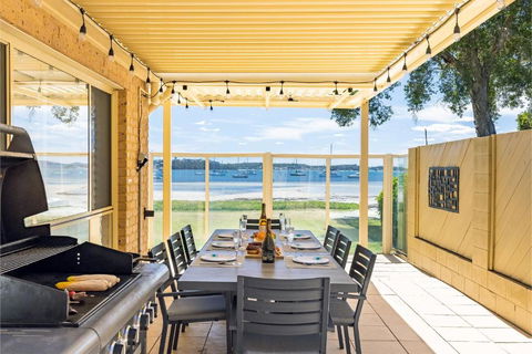 Sandy Beach House Corlette Unit 1 Waterfront WI-FI Aircon - ACT Tourism 3