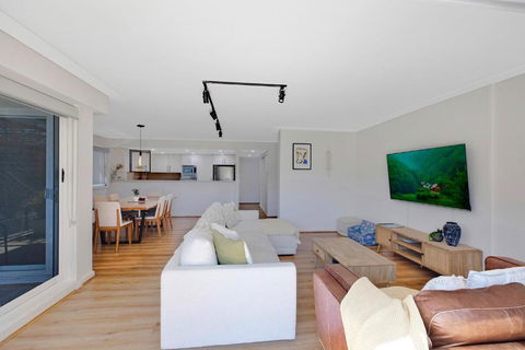 Sandy Cove Apartment The Entrance 8 - ACT Tourism 2