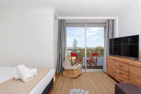 Seaside Studio Apartment - North Fremantle - ACT Tourism 0