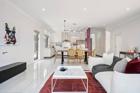 Spacious 5 Bedroom Family Retreat In Franklin - ACT Tourism 0