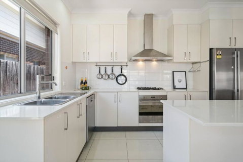 Spacious 5 Bedroom Family Retreat In Franklin - ACT Tourism 3