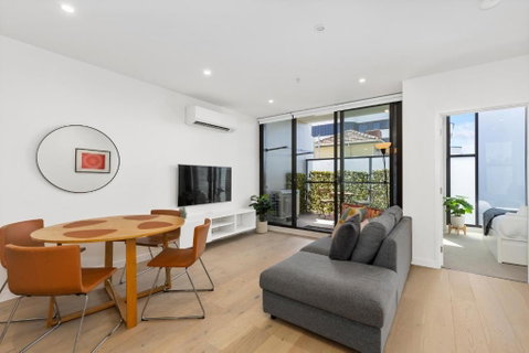 Spacious & Bright Apt Near Major Hospital Precinct - ACT Tourism 1