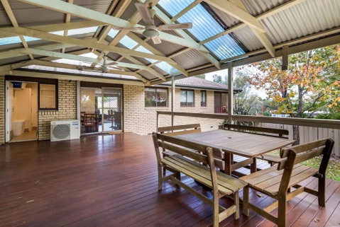 Spacious And Restful Holiday Home With Backyard - ACT Tourism 0