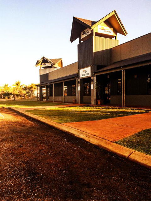 Spinifex Hotel - ACT Tourism 0