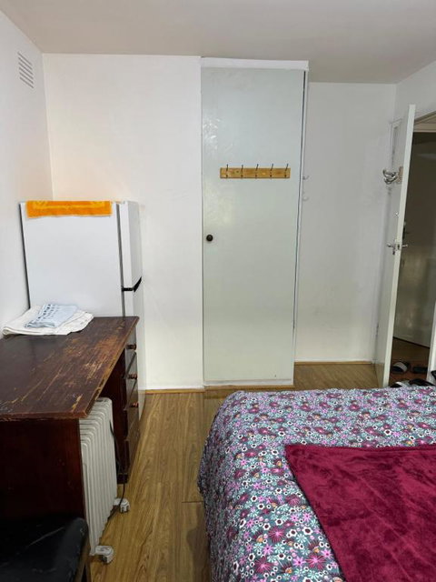Springvale Couple Room With Shared Bathroom - ACT Tourism 1