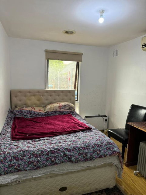 Springvale Couple Room With Shared Bathroom - ACT Tourism 0