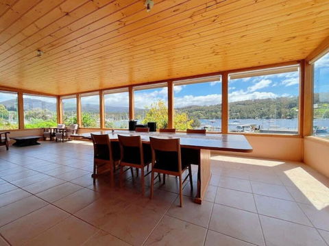 Stunning Water Front View House At Kettering - ACT Tourism 0