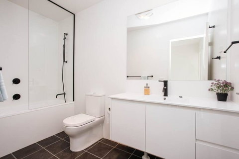 Stylish 3 BR Townhouse At Moncrieff Close To Playground - ACT Tourism 1