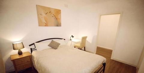Sunny House - Melbourne Airport Home - ACT Tourism 0