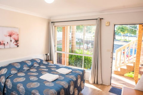 Sutherland Motel - ACT Tourism 1