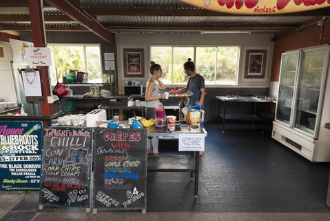 Beachside 1770 YHA - ACT Tourism 3