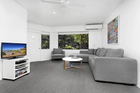 Beachside Beauty At Sapphire Beach - ACT Tourism 3