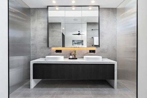Beachside Lane - On The Beach, Water Views - ACT Tourism 1