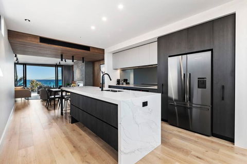 Beachside Lane - On The Beach, Water Views - ACT Tourism 0