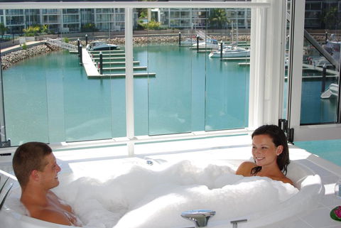 Beachside Magnetic Harbour Apartments - ACT Tourism 2