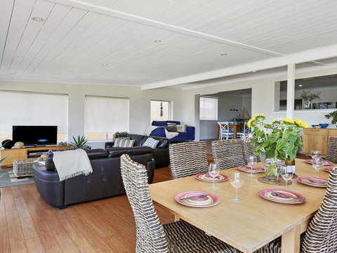 Beachview - Walking Track Straight Down To The Beach - ACT Tourism 2