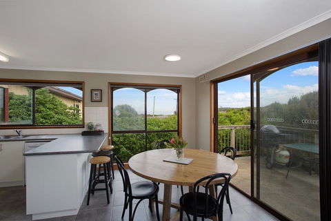 Beacon Point House - ACT Tourism 0