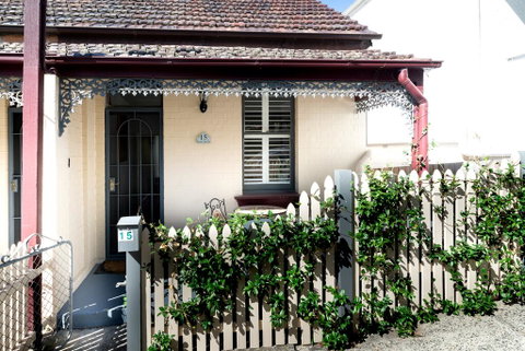Beautiful Modern Historic Home Near Sydney Harbour - ACT Tourism 0