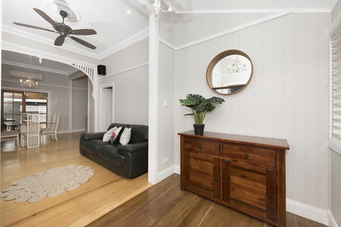 Beautiful Queenslander - ACT Tourism 3