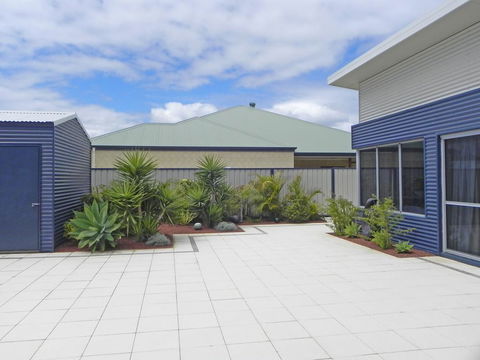 Beautifully Appointed Large Family Home - ACT Tourism 2