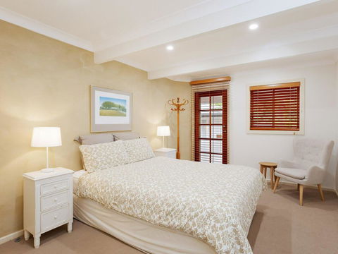 Beauty And The Beach', 88 Foreshore Drive - Large Home With WIFI & Water Views - ACT Tourism 3