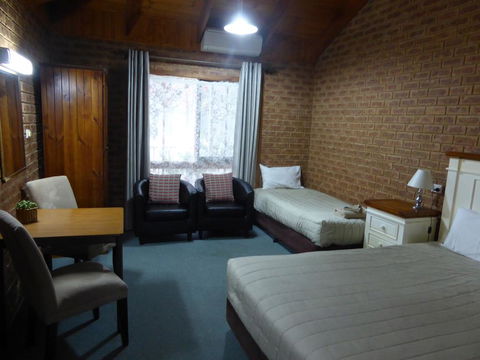 Beechworth Carriage Motor Inn - ACT Tourism 1