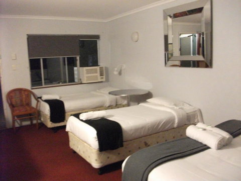 Beerwah Glasshouse Motel - ACT Tourism 3