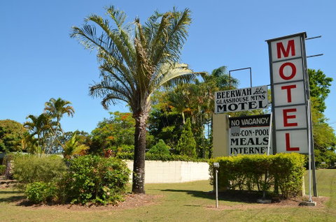 Beerwah Glasshouse Motel - ACT Tourism 0