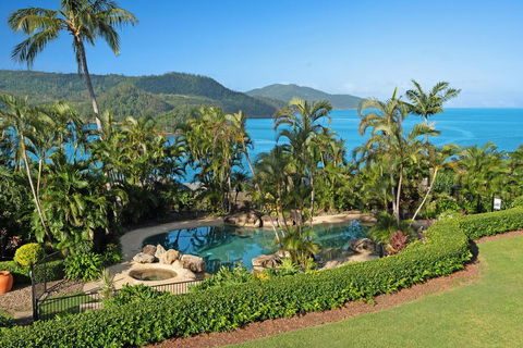 Bella Azure Two Bedroom Two Bathroom Spacious Ocean-view Apartment With Golf Buggy - ACT Tourism 1