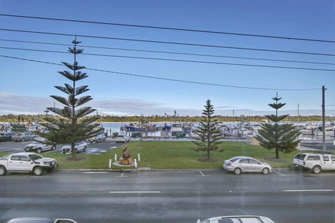 Bellevue On The Lakes - ACT Tourism 1