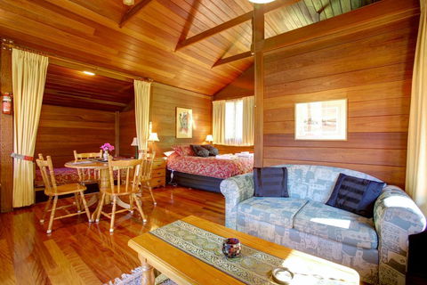 Bellingen Koompartoo Retreat - ACT Tourism 0