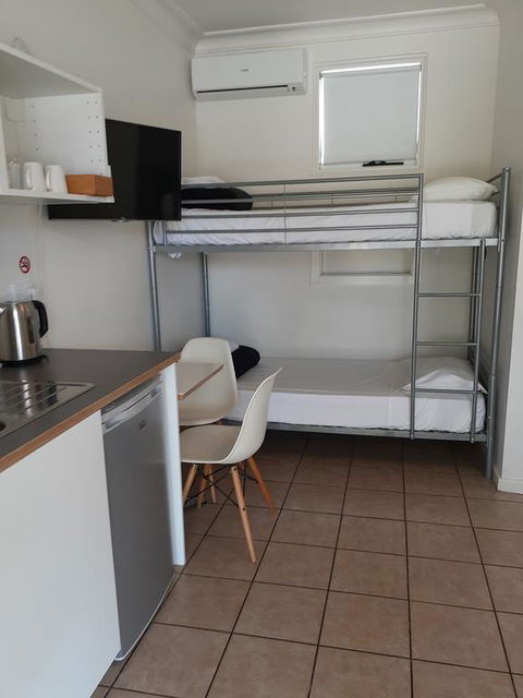 Belmont Palms Motel - ACT Tourism 2