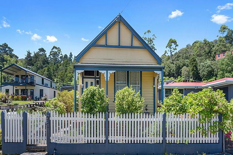 Benvenuti, To Comstock Cottage - ACT Tourism 2