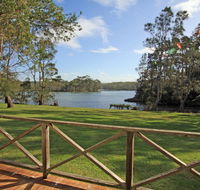 Berrara Lagoon Front Chalet - ACT Tourism