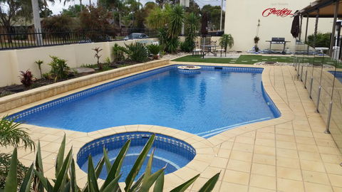 Best Western Chaffey Motor Inn - ACT Tourism 1