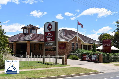 Best Western Plus All Settlers Motor Inn - ACT Tourism 0
