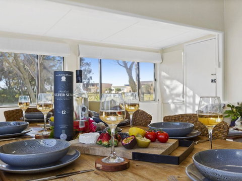 Between 2 Beaches - Comfortable Private Sanctuary - ACT Tourism 3
