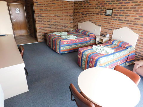 Big Trout Motel - ACT Tourism 1