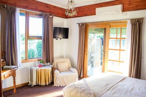 Billabong Cottage - ACT Tourism 0