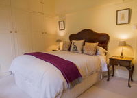 Book Emerald Accommodation Vacations ACT Tourism ACT Tourism
