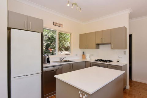 Bimbadeen - Comfortable Country Styled House! - ACT Tourism 3
