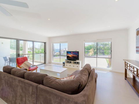 Bimbadeen Unit 3 - Across From The Beach - Lift In Complex - ACT Tourism 2